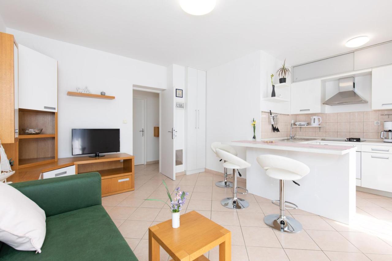 Apartment Julijana Крк Екстер'єр фото