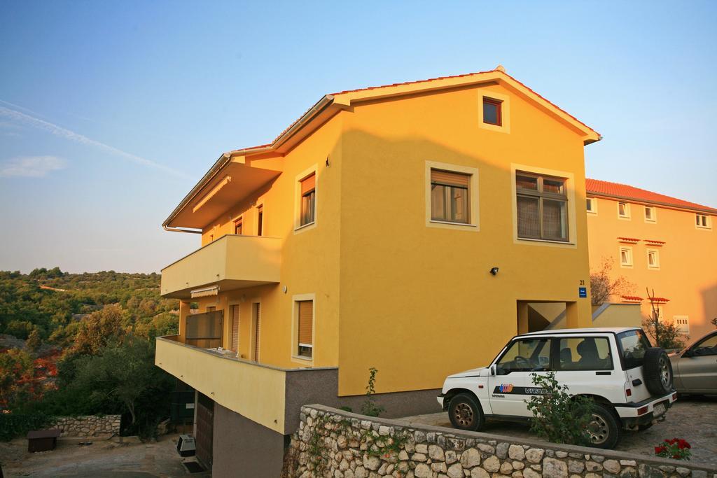 Apartment Julijana Крк Екстер'єр фото