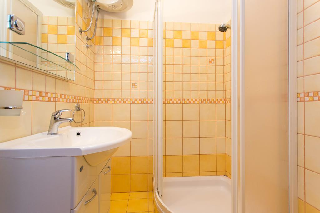 Apartment Julijana Крк Екстер'єр фото