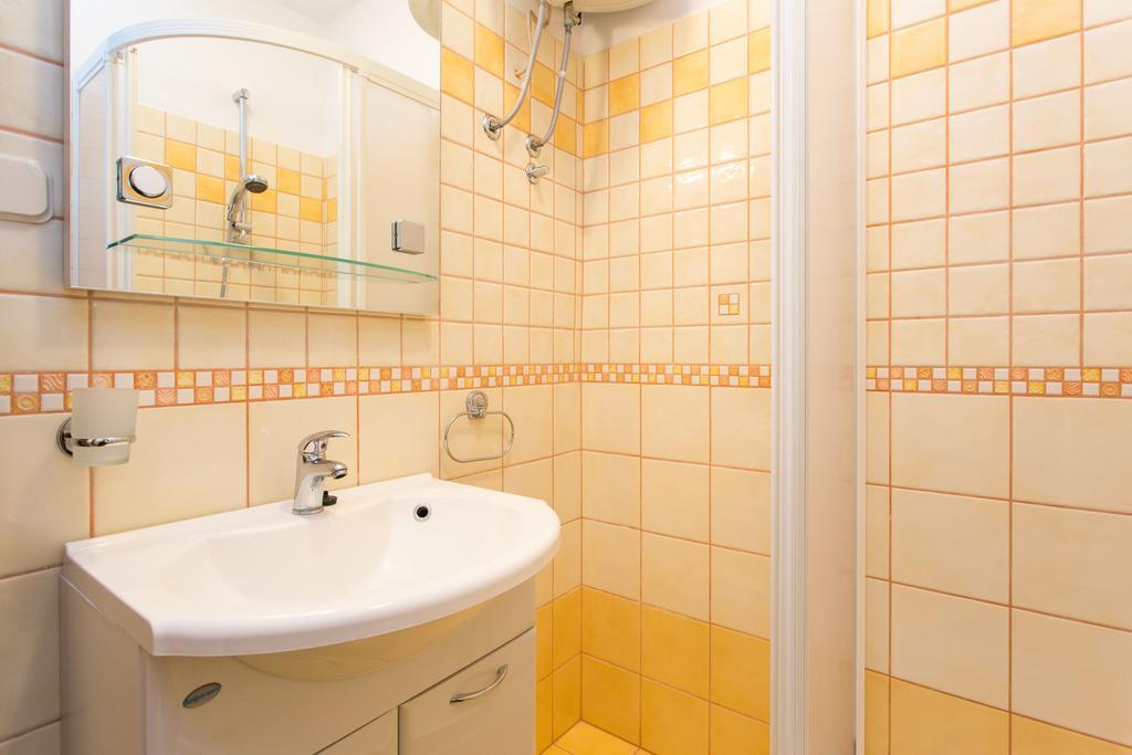 Apartment Julijana Крк Екстер'єр фото