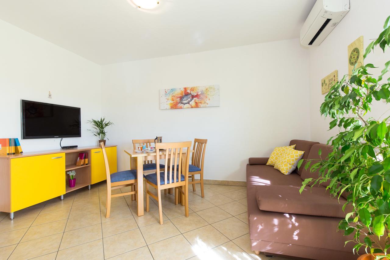 Apartment Julijana Крк Екстер'єр фото